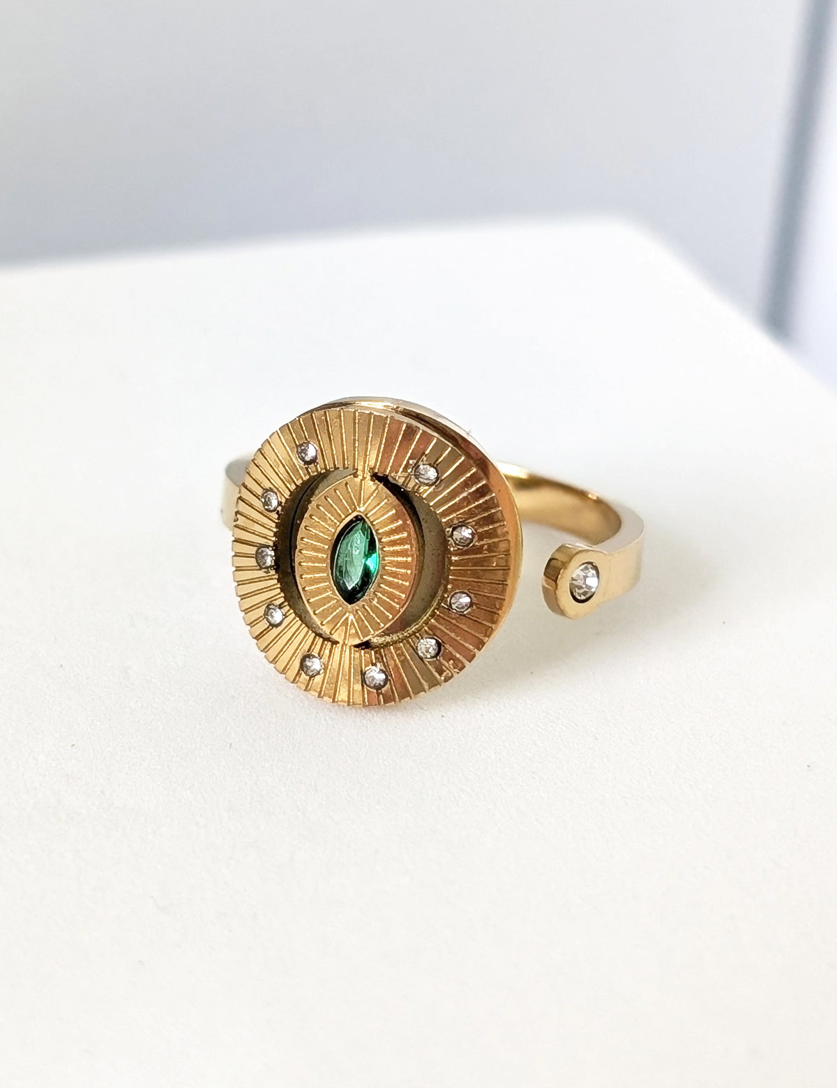Nuance Green Eye Ring