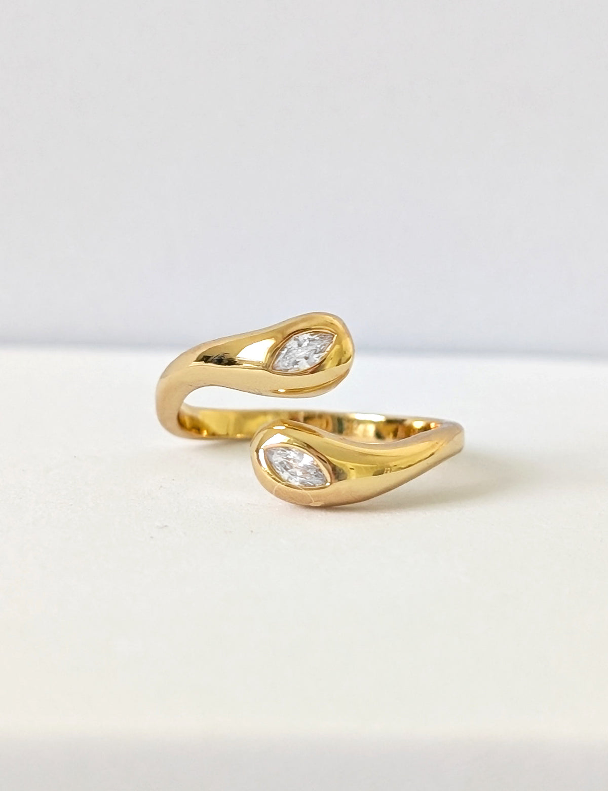 Nuance Rounded Serpant Ring