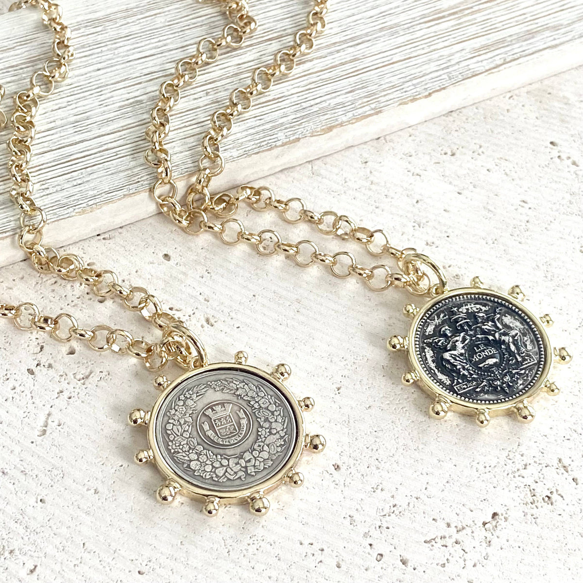 Simple French coin necklace rolo chain: Le monde