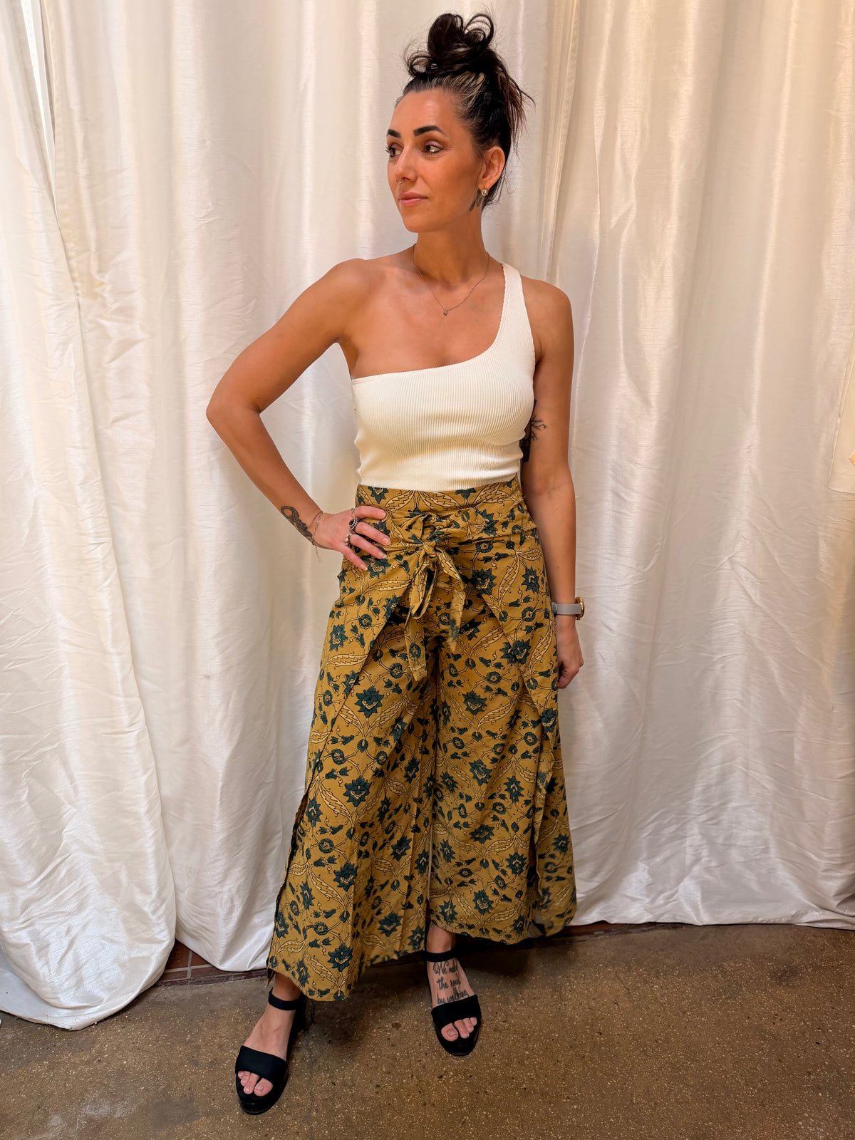 Green Tara Design X TOILE Wrap pants- Flora