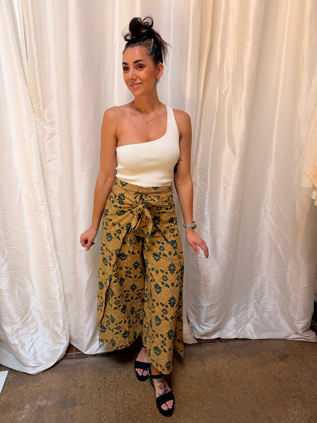 Green Tara Design X TOILE Wrap pants- Flora