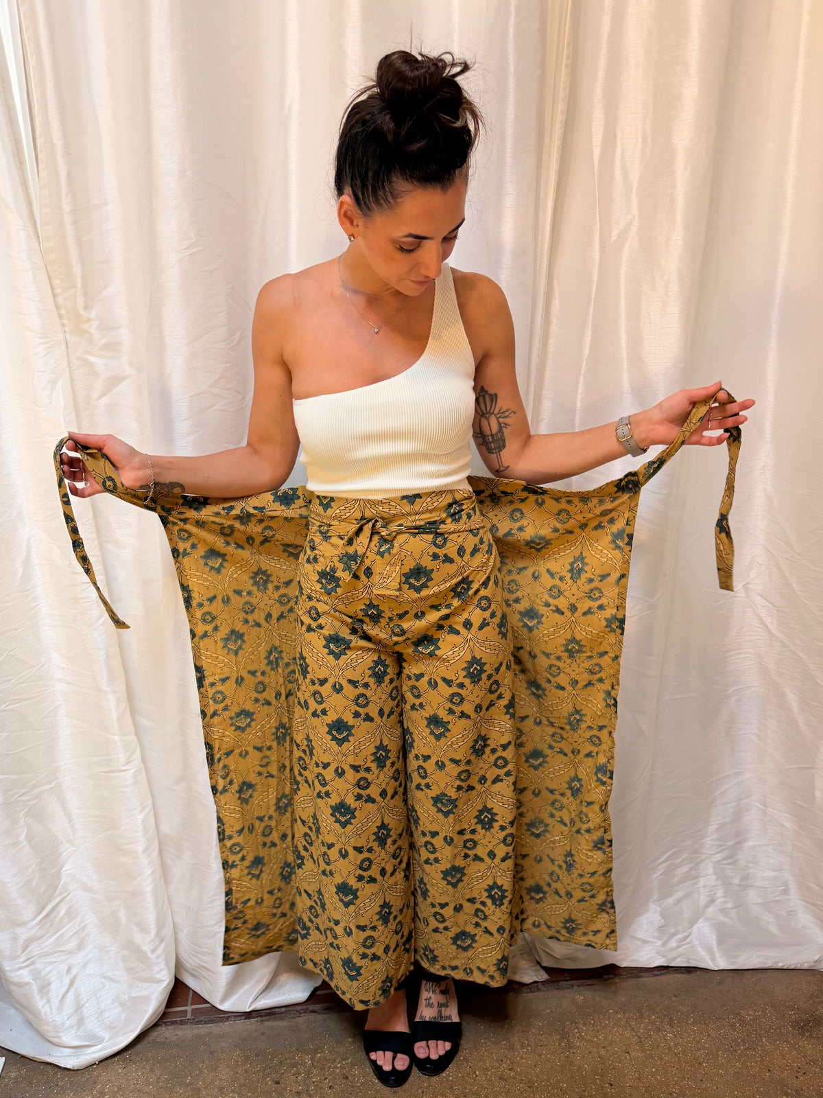 Green Tara Design X TOILE Wrap pants- Flora