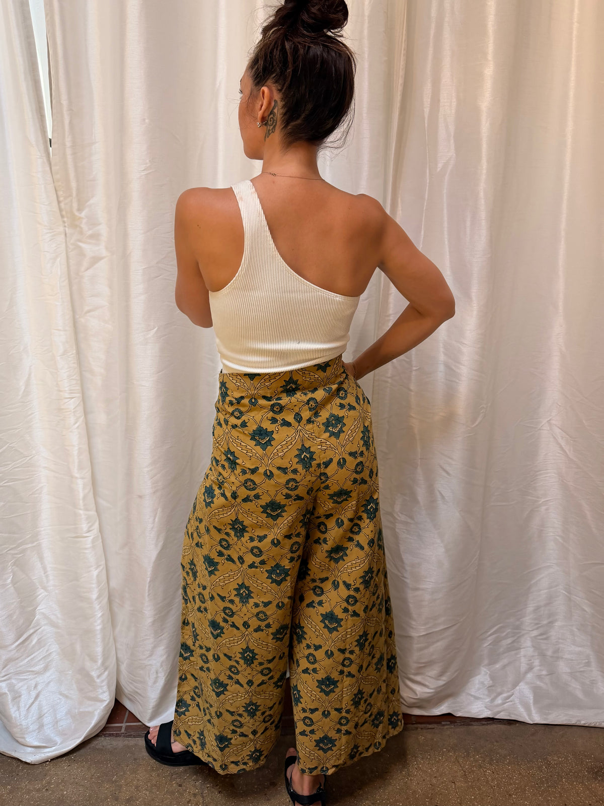 Green Tara Design X TOILE Wrap pants- Flora