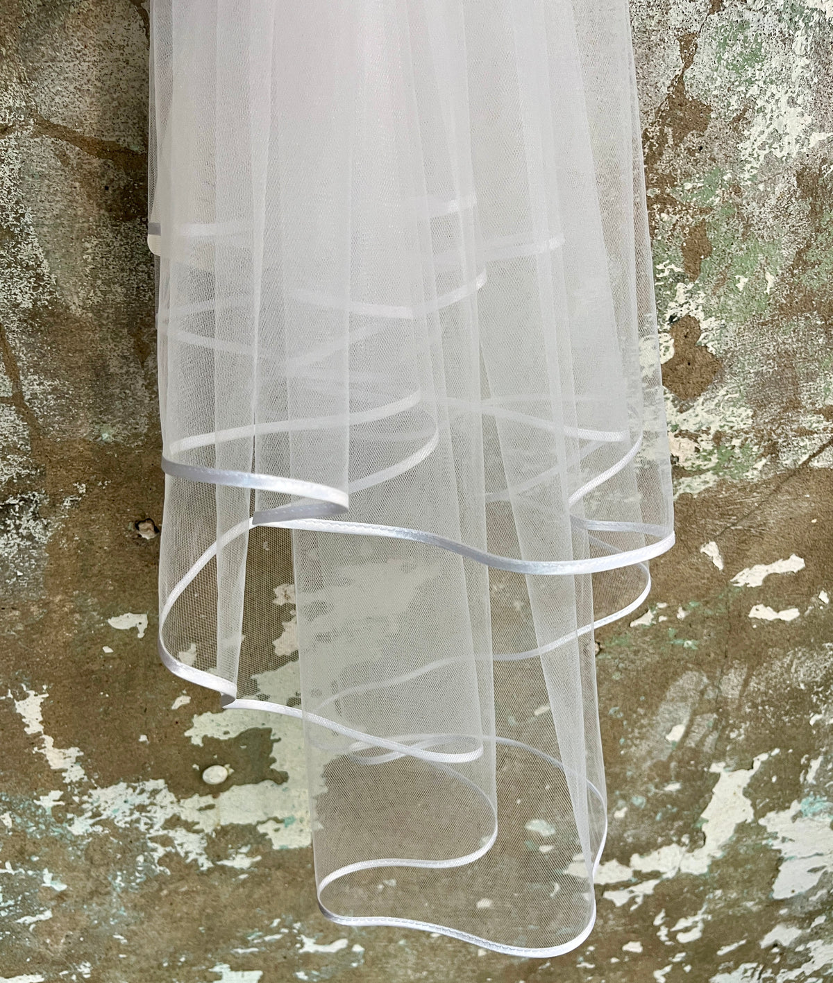 Toile Shoulder Length Veil in White