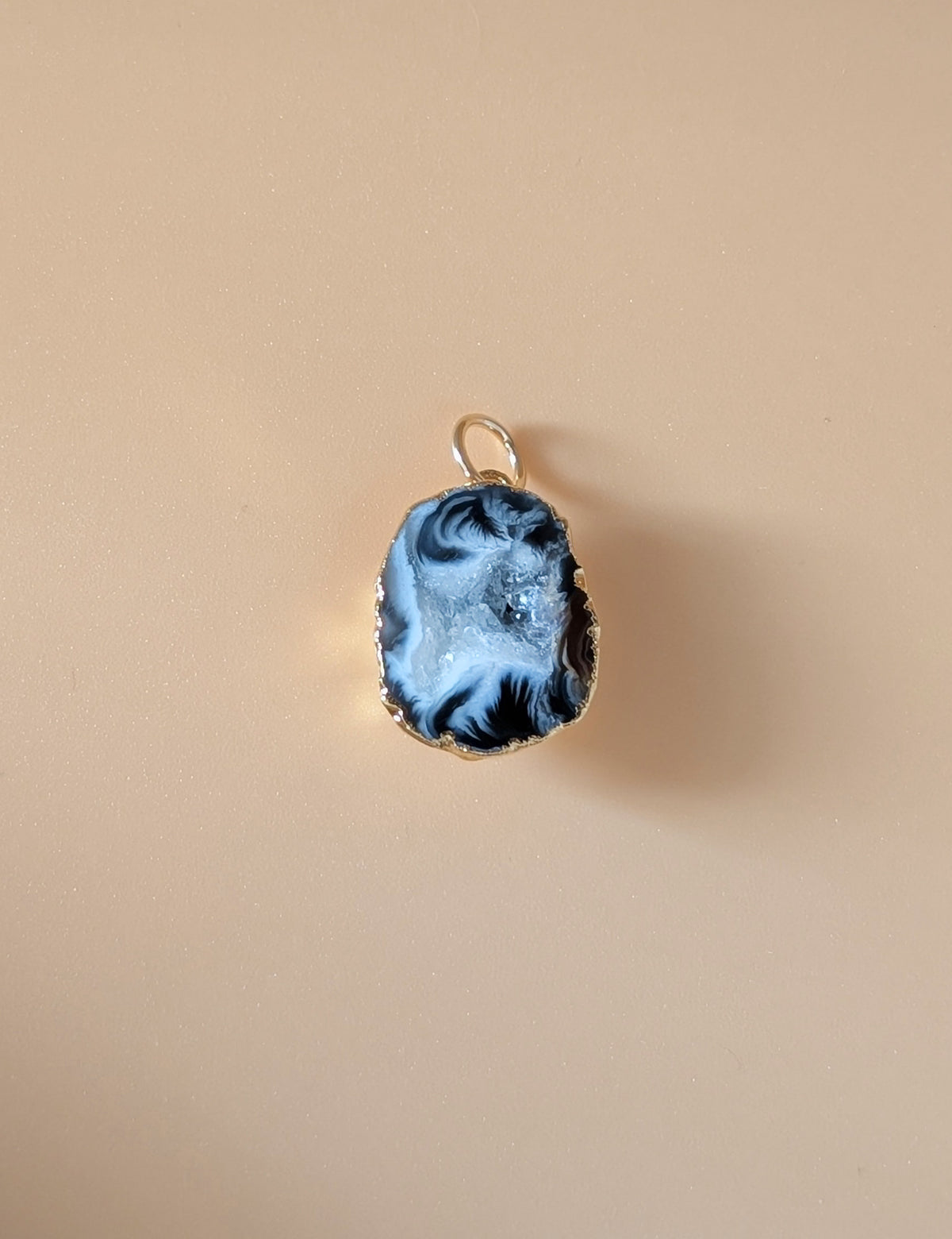 Nuance Geode Cave Charm