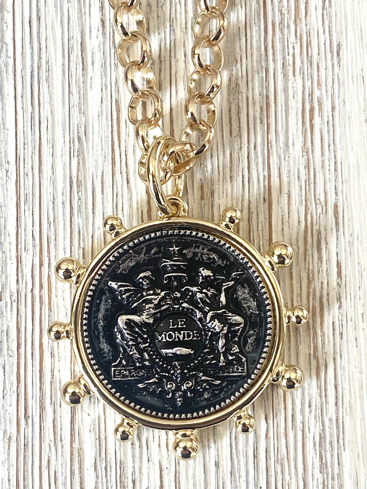 Simple French coin necklace rolo chain: Le monde