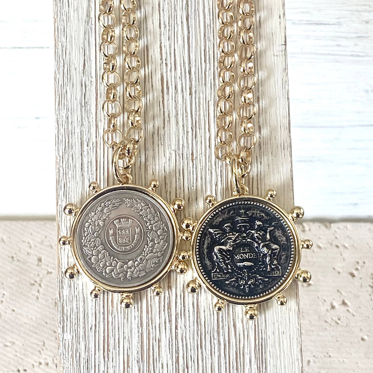 Simple French coin necklace rolo chain: Le monde