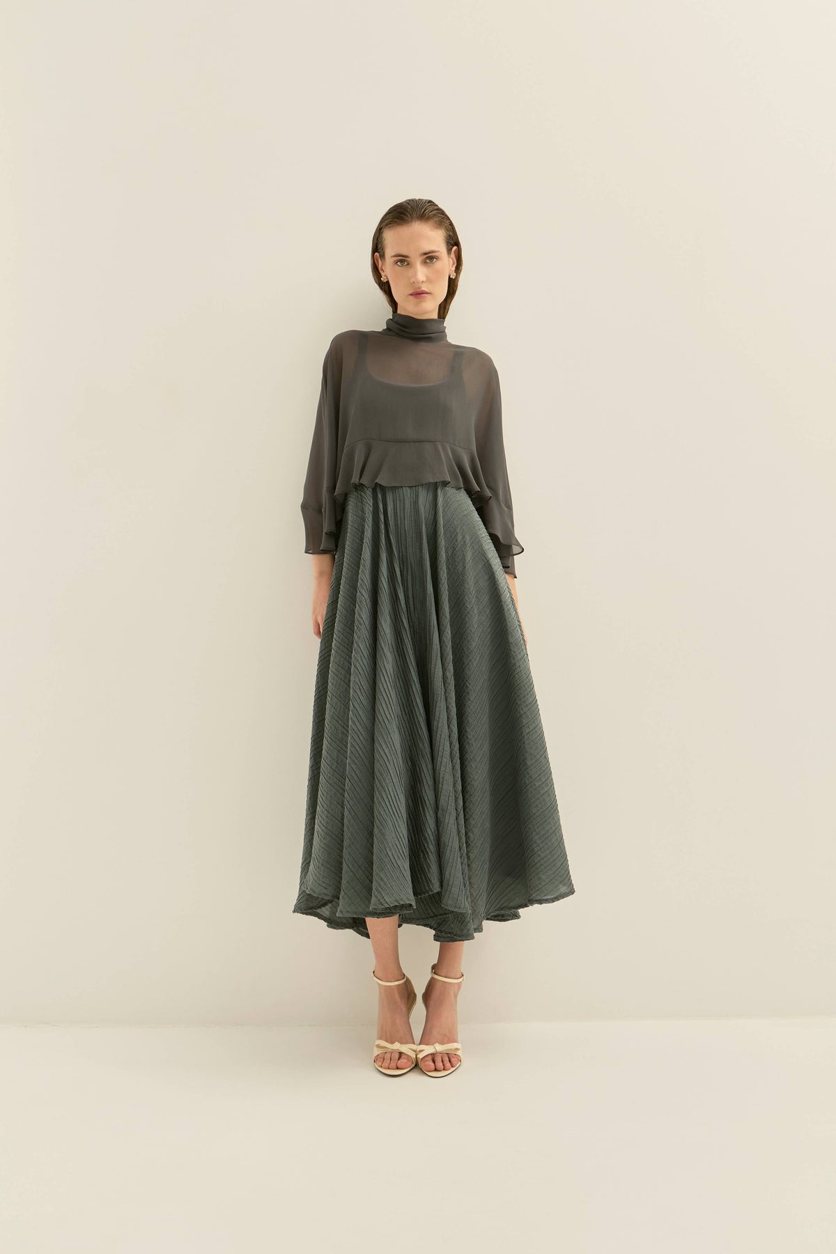 Bruna Leo Cape