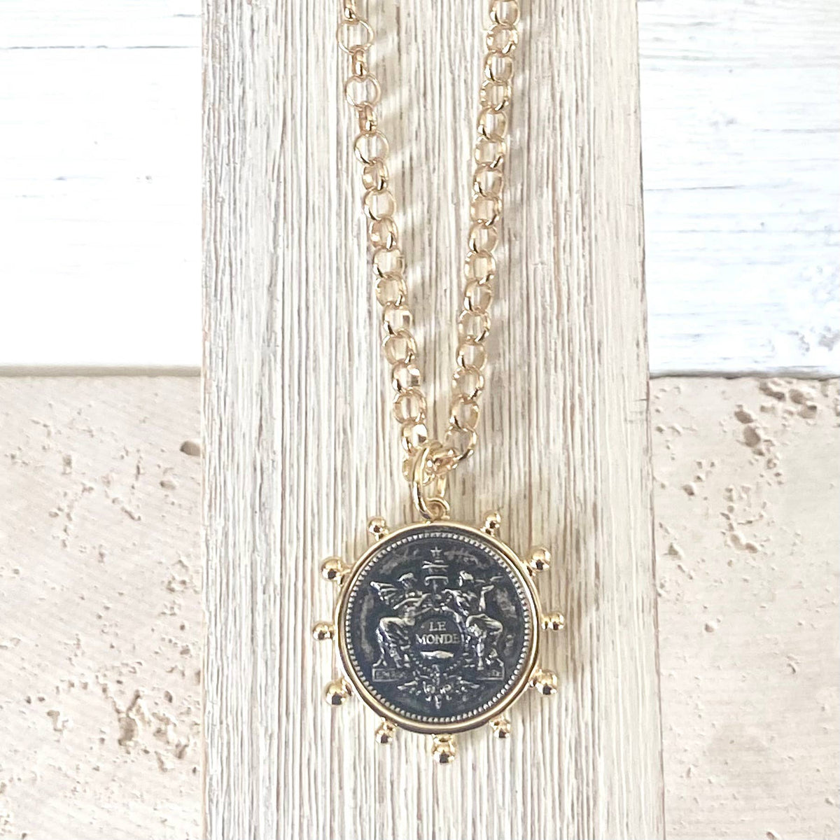 Simple French coin necklace rolo chain: Le monde