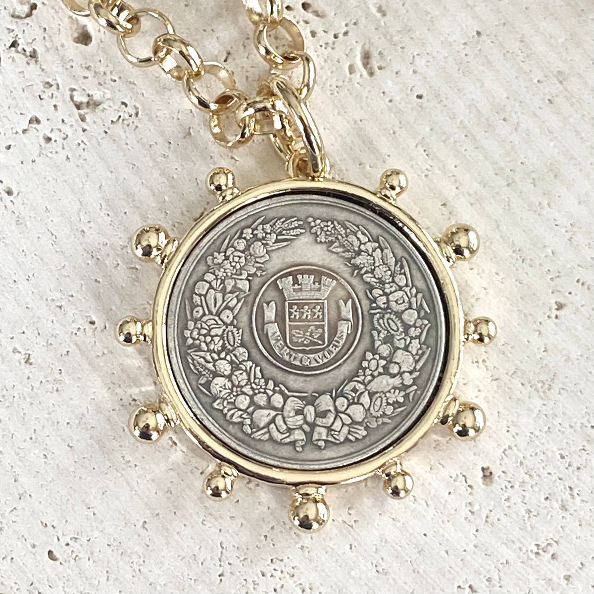 Simple French coin necklace rolo chain: Le monde