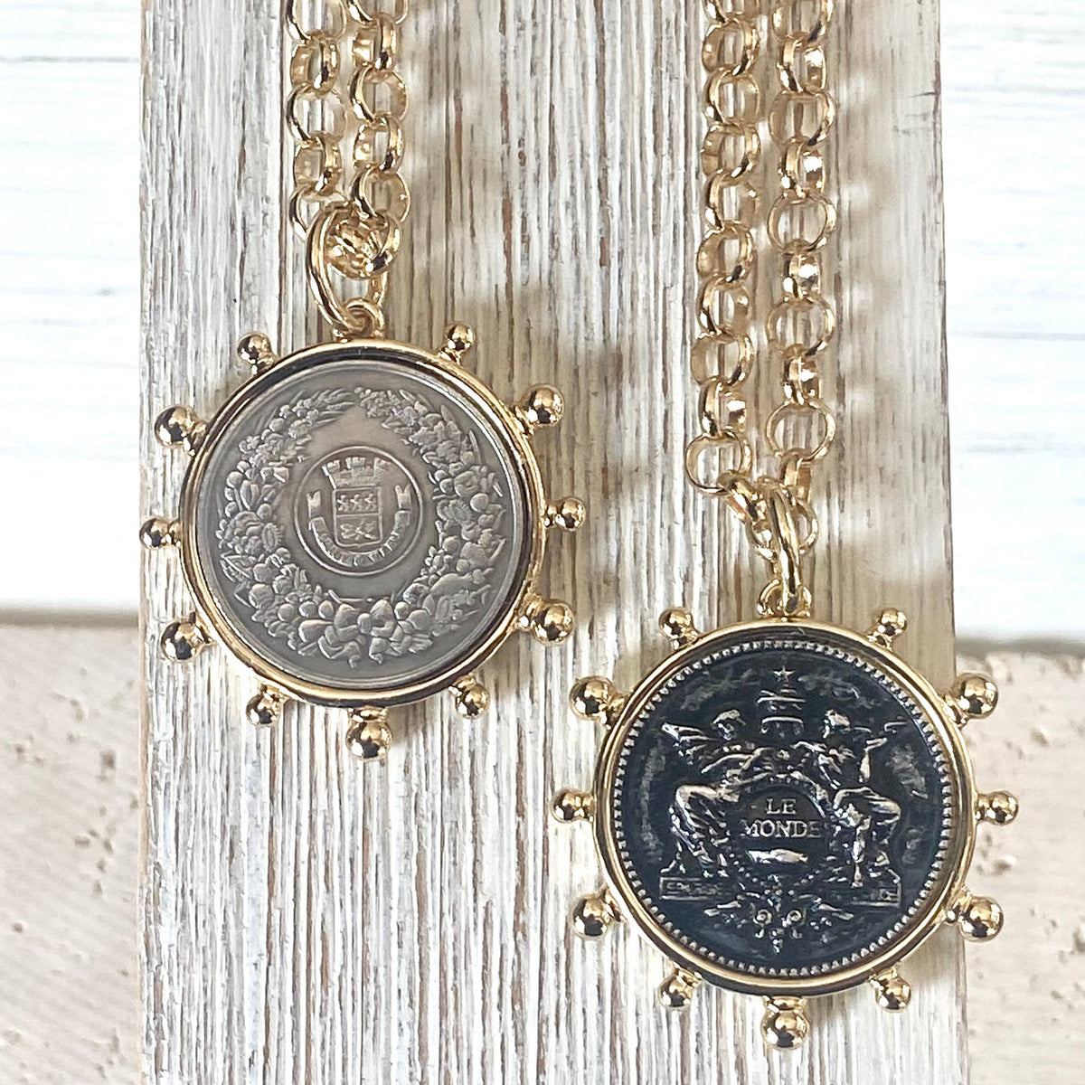 Simple French coin necklace rolo chain: Le monde